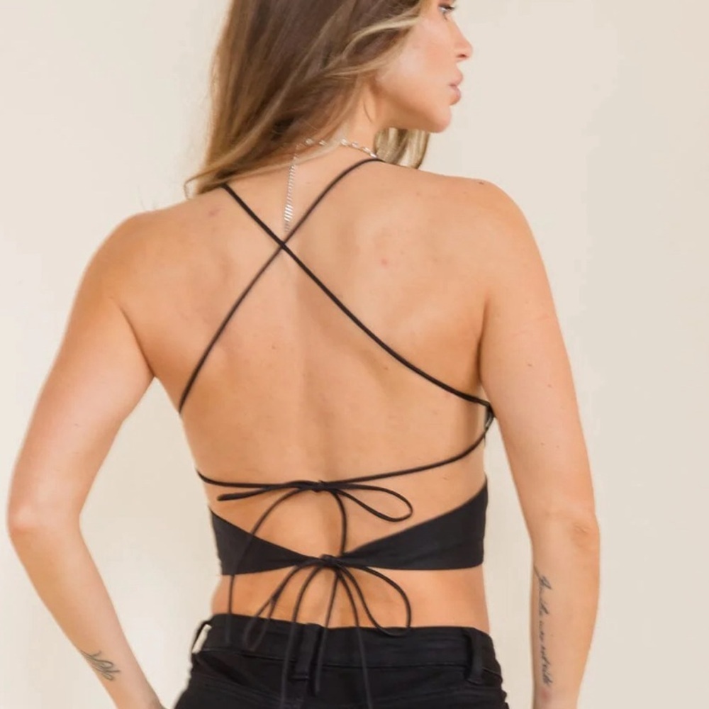 SLEEVELESS V-NECK OPEN BACK CROP TOP - Picture 2 of 4